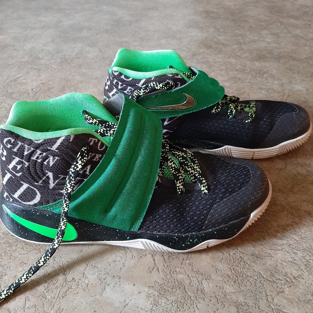 Boys kyrie nike shoes